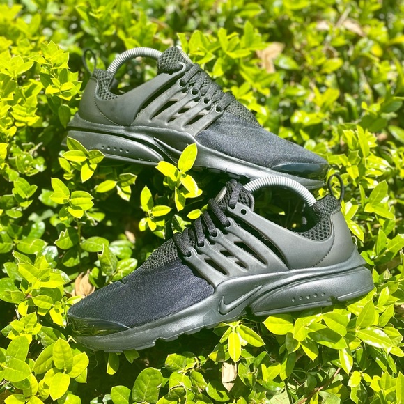 Nike Presto Triple Black Running Shoes - Picture 3 of 10